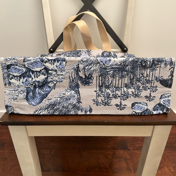 Dior Beauty VIP Around Tote - Picture 6 of 10